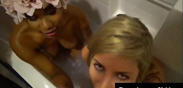  Black Babe Jenna Foxx & Ryan Riesling Suck A Cock In The Tub